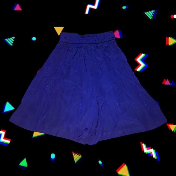 80s 2 piece outfit set, blue flowy high waisted shorts, zip in back - Picture 5 of 6